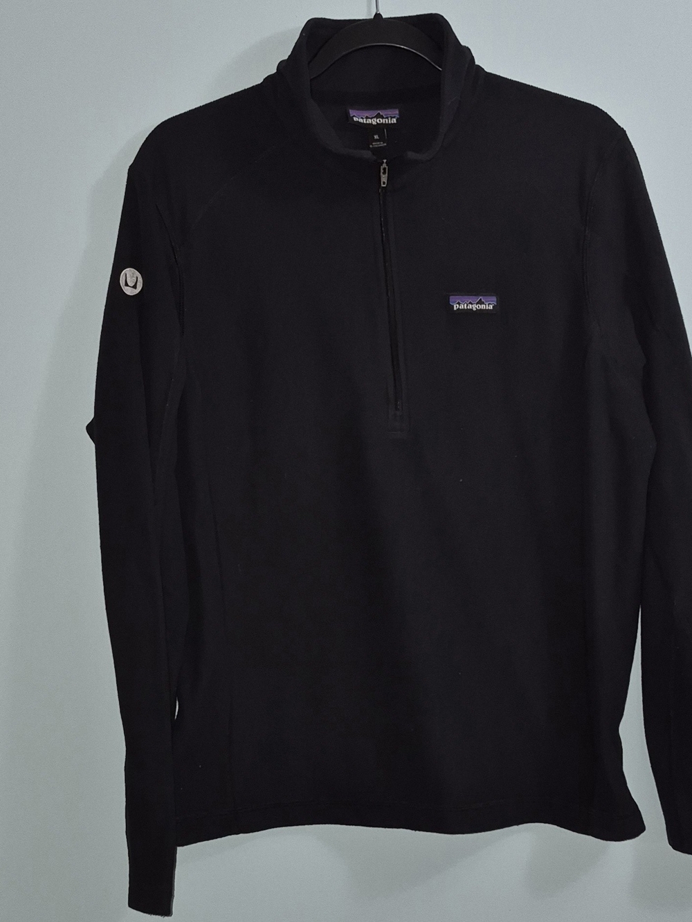 Patagonia Menโs Black Quarter-Zip Fleece Pullover